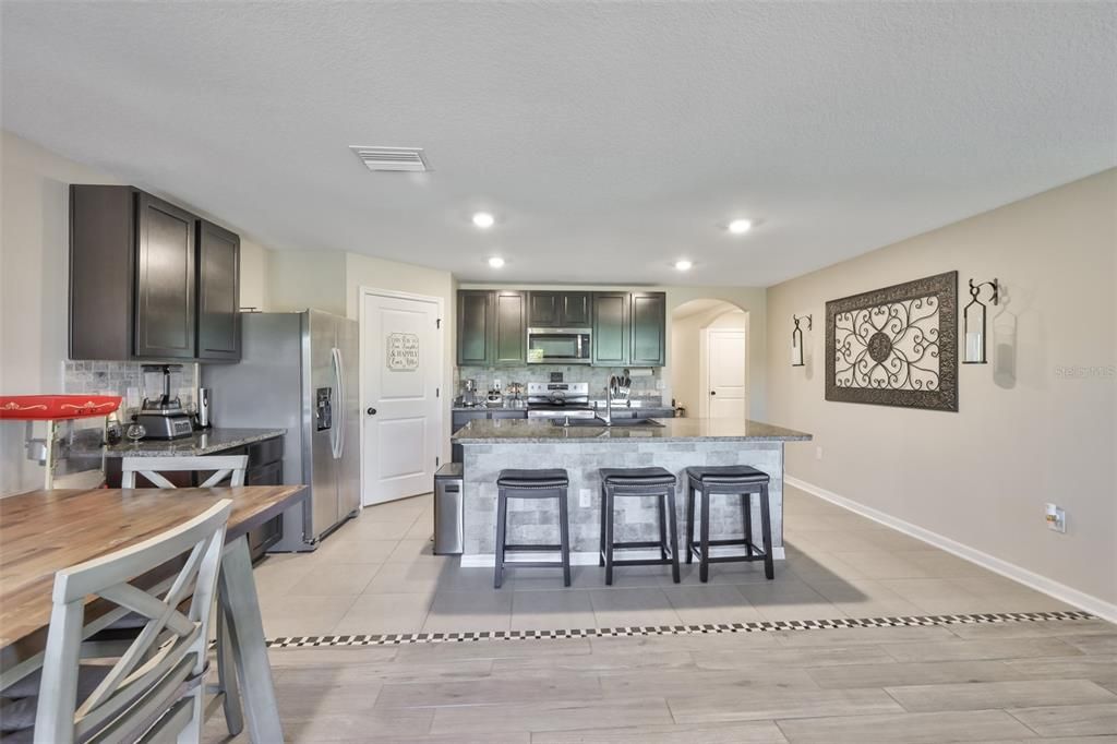 Activo con contrato: $334,900 (4 camas, 2 baños, 1846 Pies cuadrados)