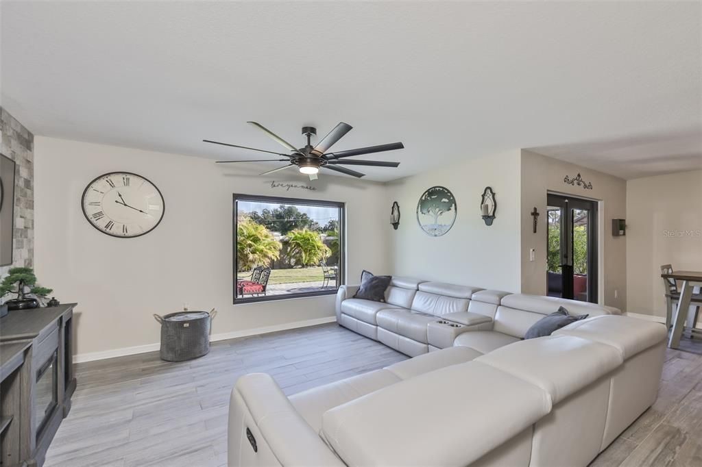 Activo con contrato: $334,900 (4 camas, 2 baños, 1846 Pies cuadrados)