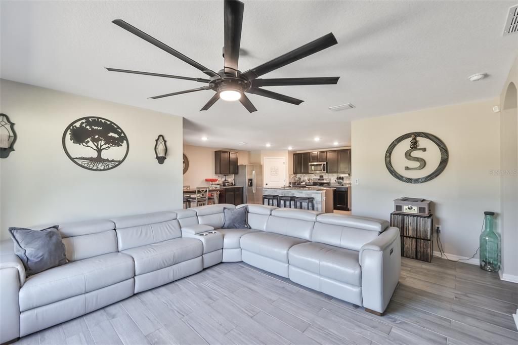 Activo con contrato: $334,900 (4 camas, 2 baños, 1846 Pies cuadrados)