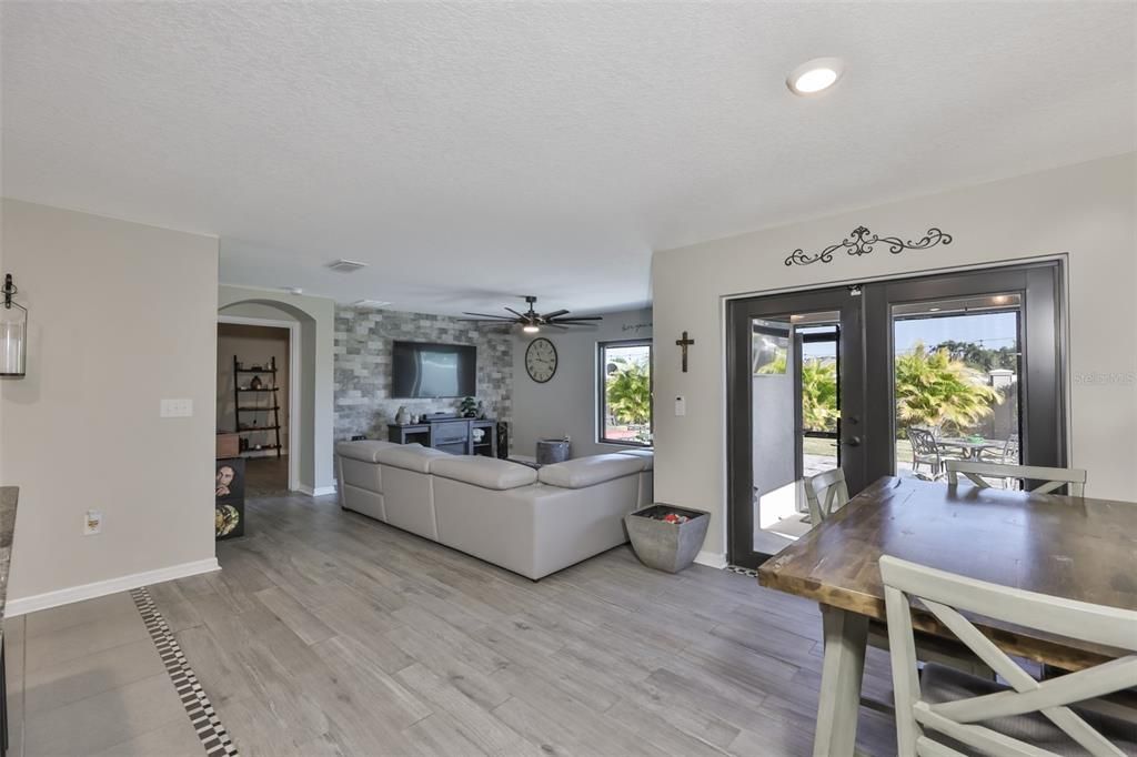 Activo con contrato: $334,900 (4 camas, 2 baños, 1846 Pies cuadrados)