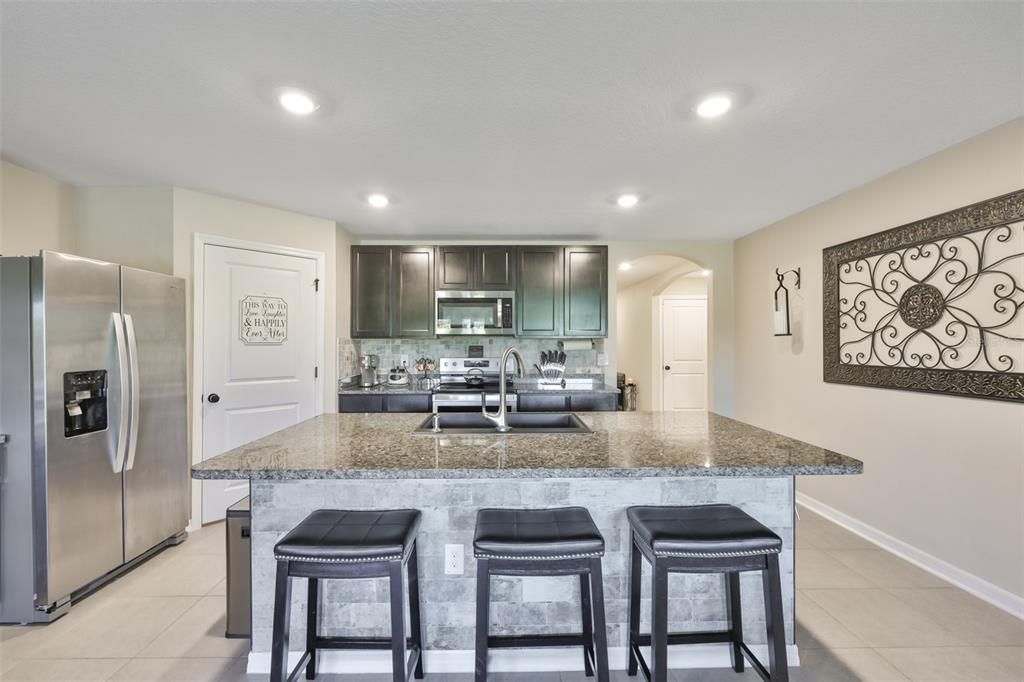 Activo con contrato: $334,900 (4 camas, 2 baños, 1846 Pies cuadrados)