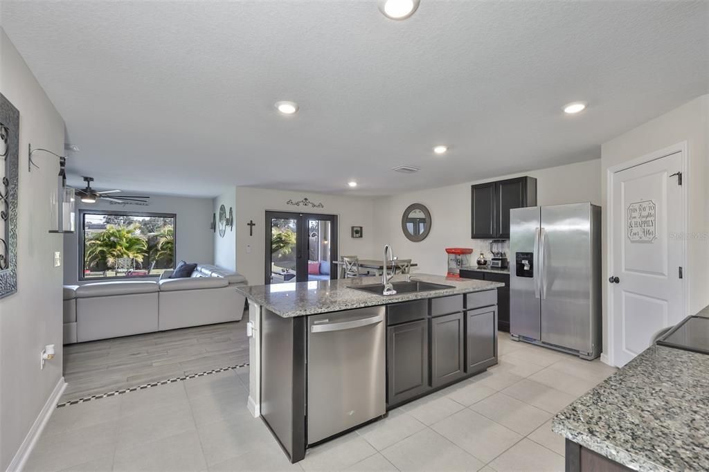 Activo con contrato: $334,900 (4 camas, 2 baños, 1846 Pies cuadrados)