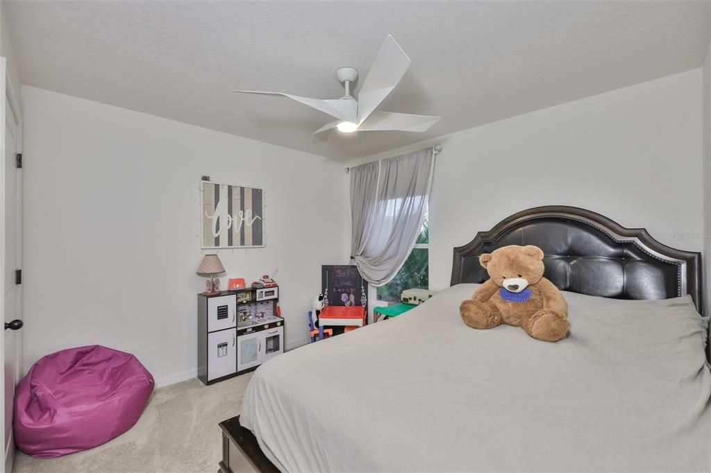 Activo con contrato: $334,900 (4 camas, 2 baños, 1846 Pies cuadrados)