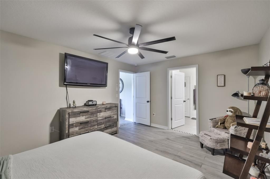 Activo con contrato: $334,900 (4 camas, 2 baños, 1846 Pies cuadrados)