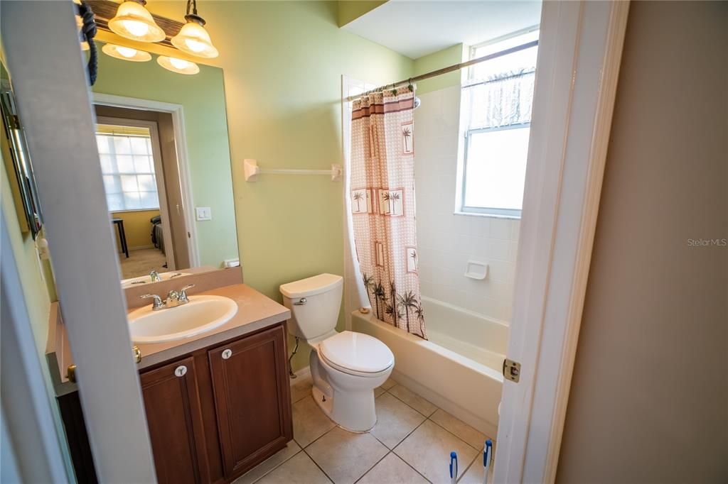 Под контрактом: $435,000 (4 спален, 3 ванн, 2384 Квадратных фут)