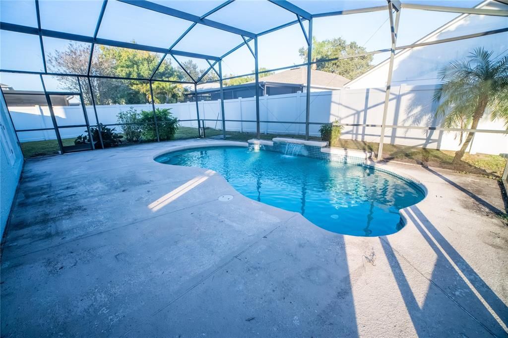 Под контрактом: $435,000 (4 спален, 3 ванн, 2384 Квадратных фут)