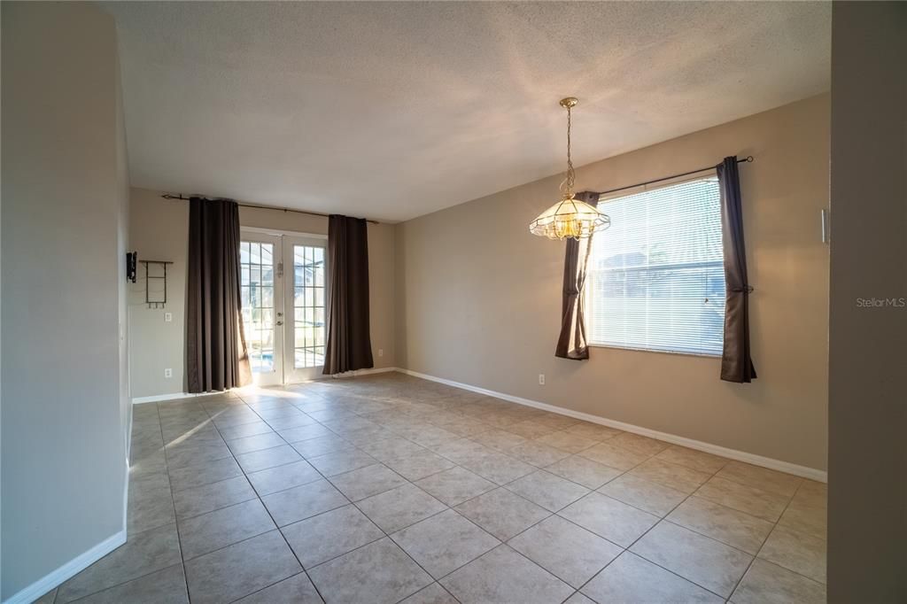 Под контрактом: $435,000 (4 спален, 3 ванн, 2384 Квадратных фут)