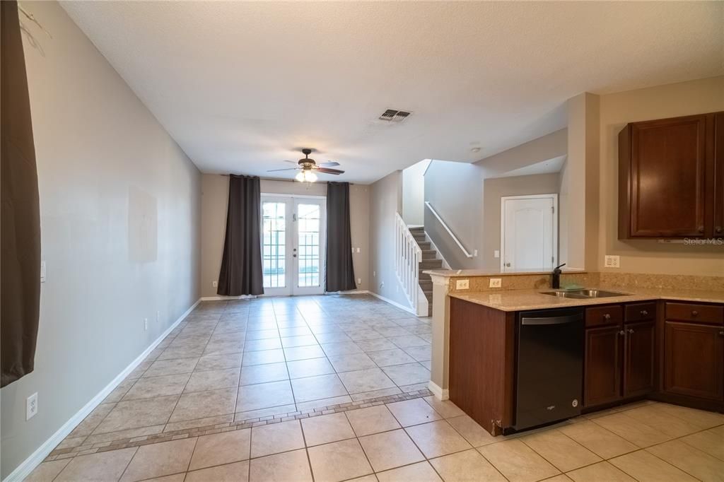 Под контрактом: $435,000 (4 спален, 3 ванн, 2384 Квадратных фут)