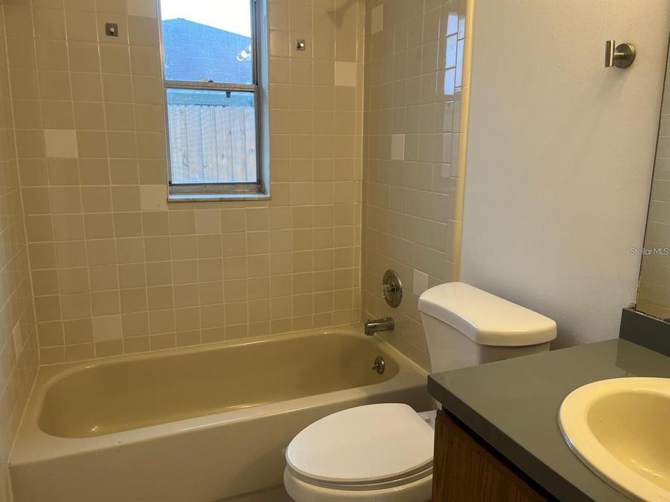 待售: $239,000 (2 贝兹, 2 浴室, 930 平方英尺)