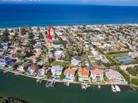 For Sale: $799,900 (3 beds, 2 baths, 1423 Square Feet)