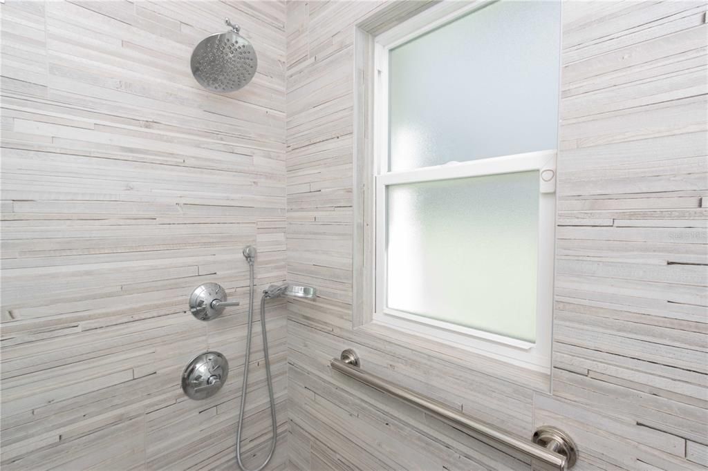 На продажу: $878,800 (3 спален, 2 ванн, 1423 Квадратных фут)