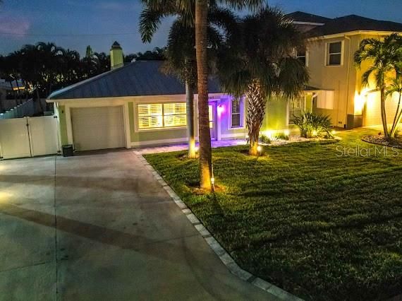 For Sale: $799,900 (3 beds, 2 baths, 1423 Square Feet)
