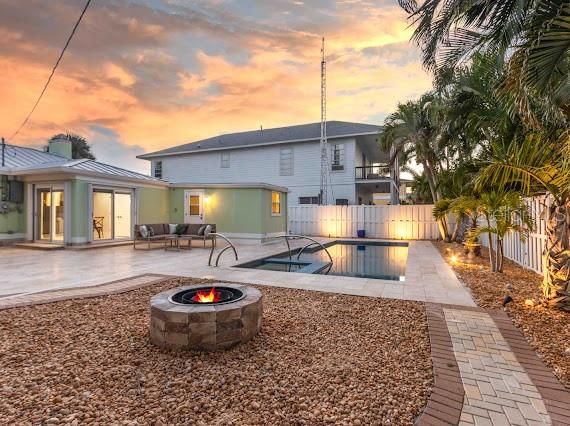 For Sale: $799,900 (3 beds, 2 baths, 1423 Square Feet)