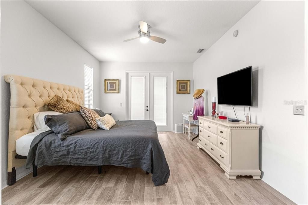 En Venta: $420,000 (3 camas, 2 baños, 2117 Pies cuadrados)