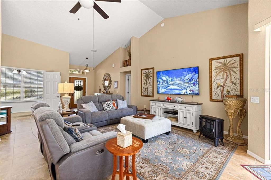 En Venta: $420,000 (3 camas, 2 baños, 2117 Pies cuadrados)