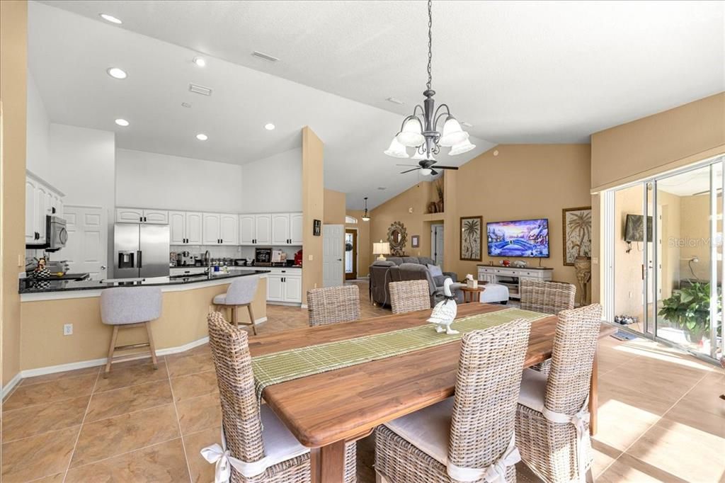 En Venta: $420,000 (3 camas, 2 baños, 2117 Pies cuadrados)