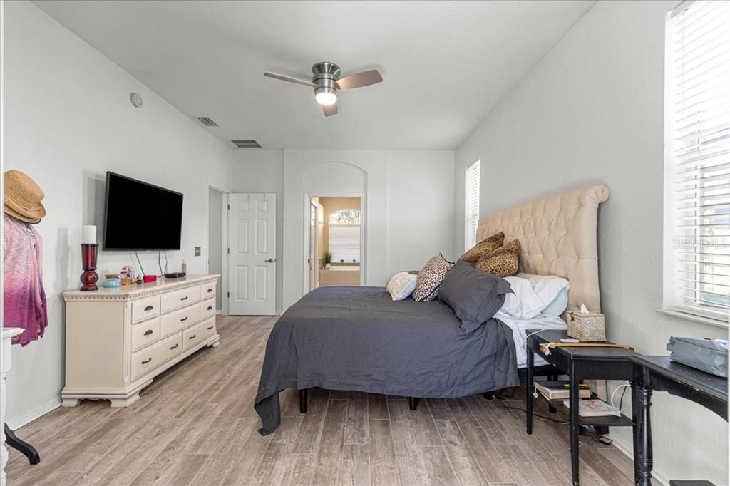 En Venta: $420,000 (3 camas, 2 baños, 2117 Pies cuadrados)