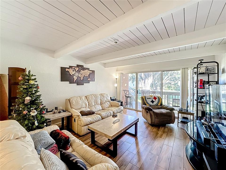 待售: $189,000 (2 贝兹, 1 浴室, 1116 平方英尺)