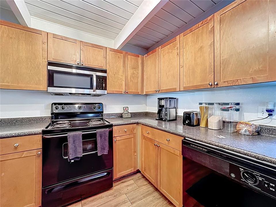 待售: $189,000 (2 贝兹, 1 浴室, 1116 平方英尺)