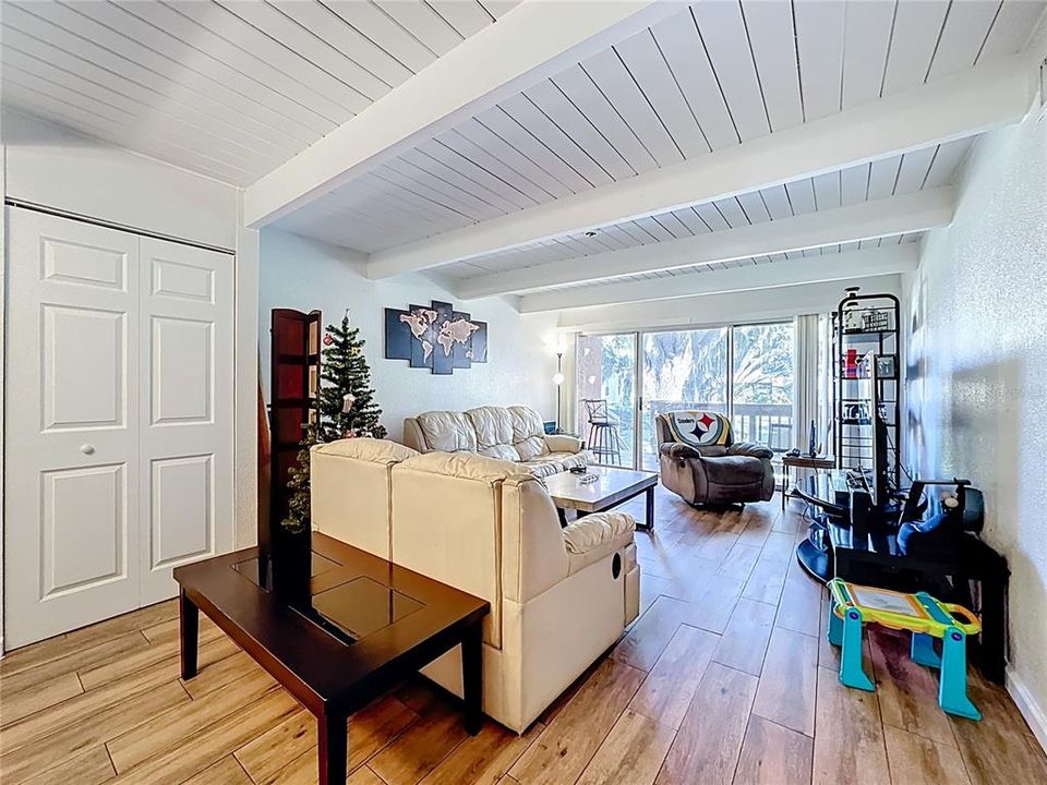 待售: $189,000 (2 贝兹, 1 浴室, 1116 平方英尺)