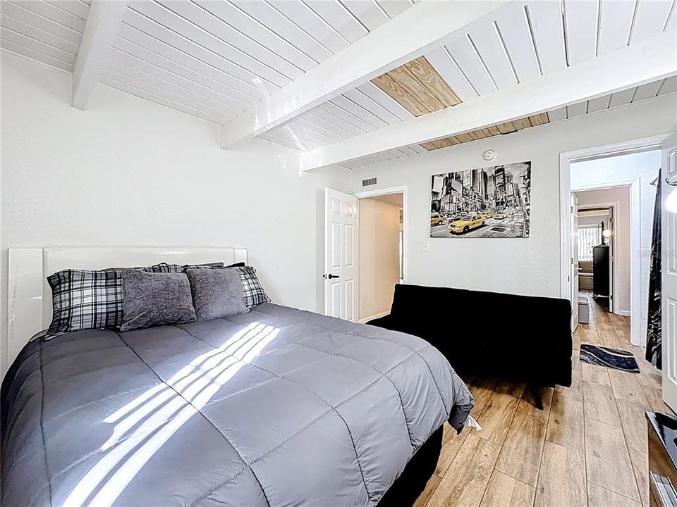 待售: $189,000 (2 贝兹, 1 浴室, 1116 平方英尺)