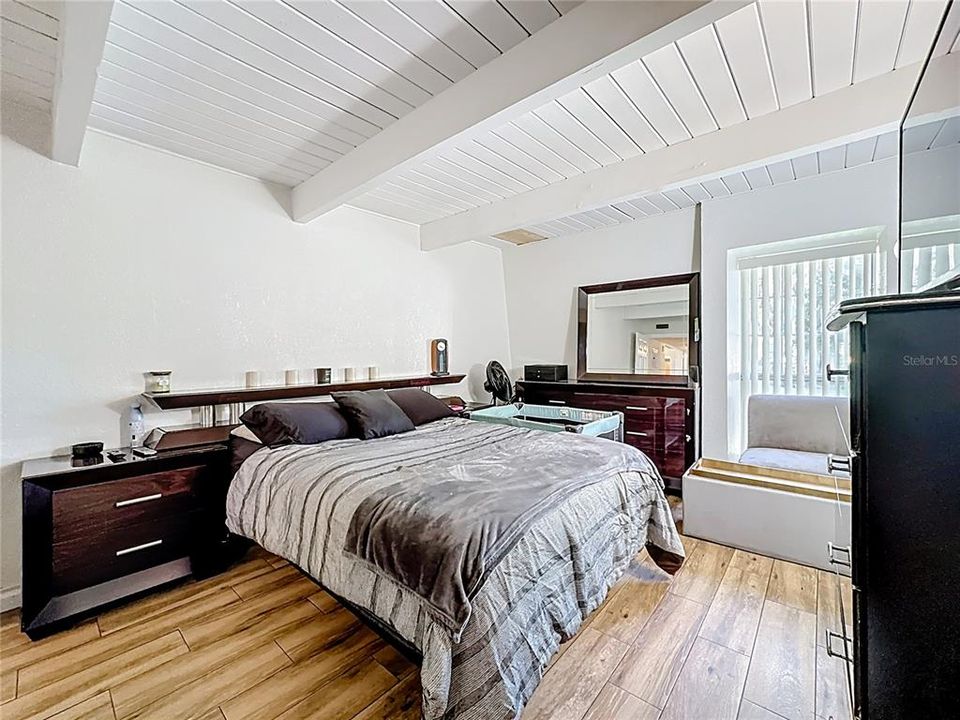 待售: $189,000 (2 贝兹, 1 浴室, 1116 平方英尺)