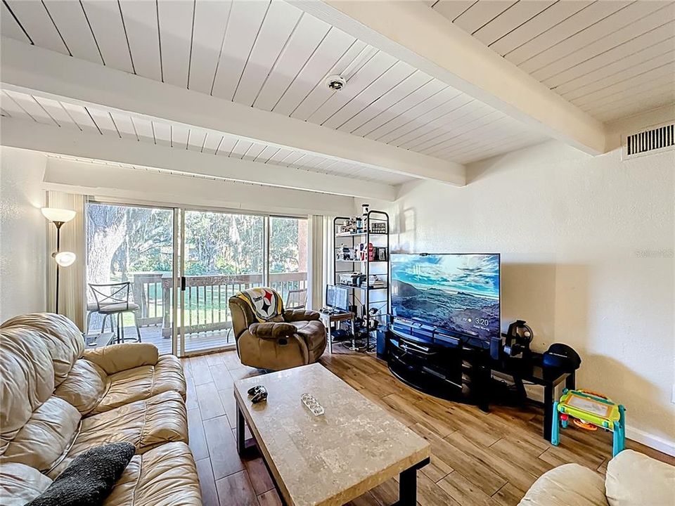 待售: $189,000 (2 贝兹, 1 浴室, 1116 平方英尺)