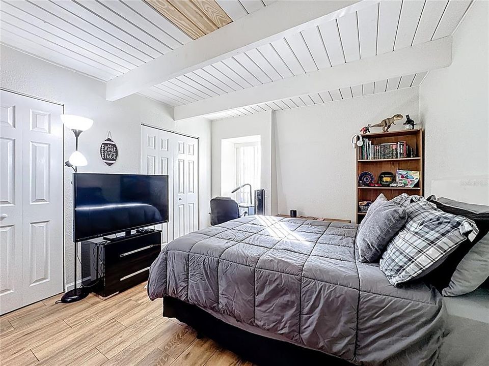 待售: $189,000 (2 贝兹, 1 浴室, 1116 平方英尺)