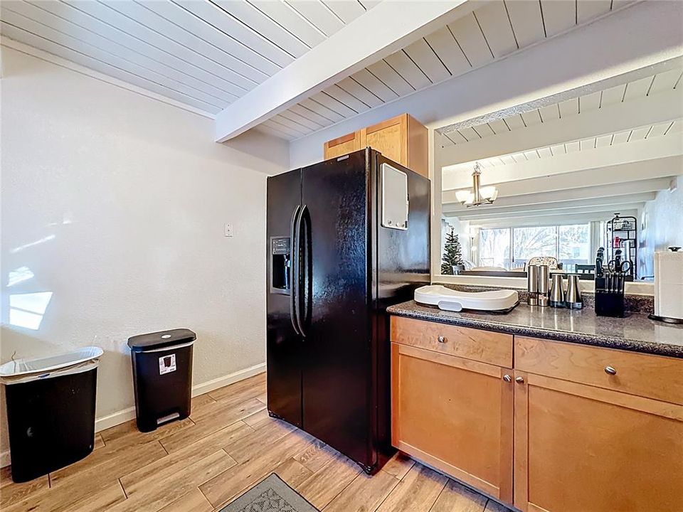 待售: $189,000 (2 贝兹, 1 浴室, 1116 平方英尺)