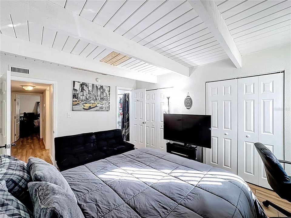 待售: $189,000 (2 贝兹, 1 浴室, 1116 平方英尺)