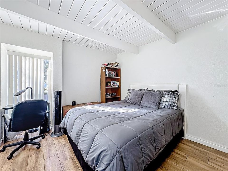 待售: $189,000 (2 贝兹, 1 浴室, 1116 平方英尺)