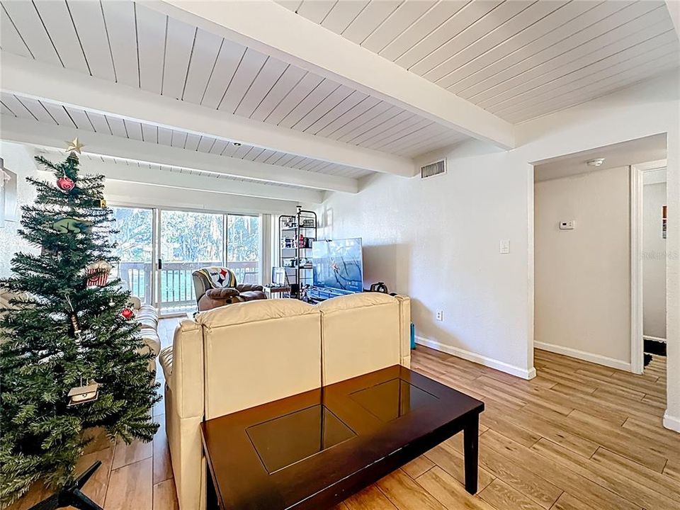 待售: $189,000 (2 贝兹, 1 浴室, 1116 平方英尺)