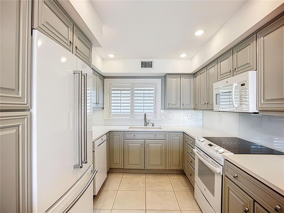 For Sale: $799,000 (2 beds, 2 baths, 1266 Square Feet)