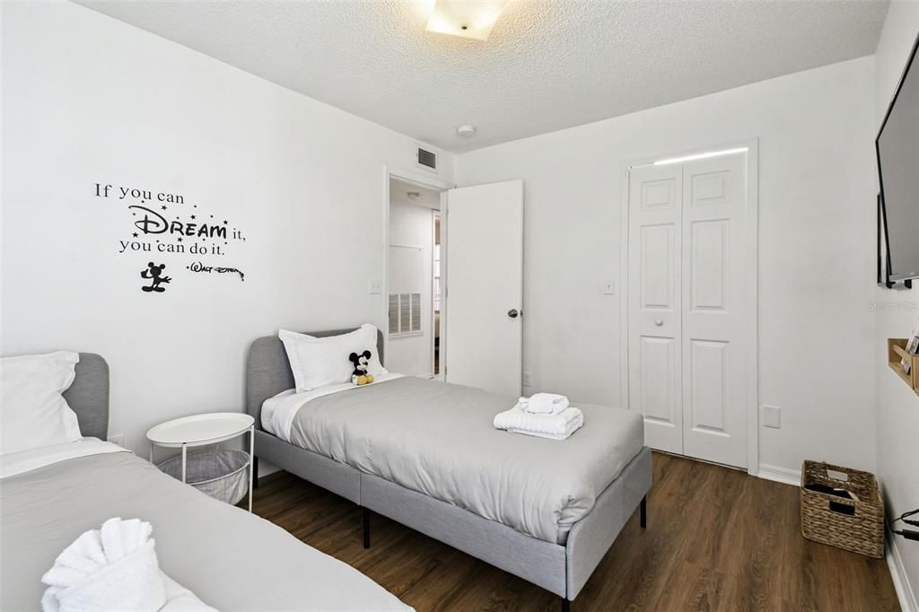 For Sale: $229,000 (3 beds, 2 baths, 1350 Square Feet)