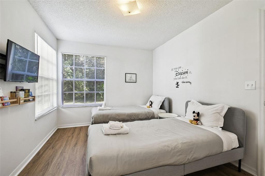 For Sale: $229,000 (3 beds, 2 baths, 1350 Square Feet)