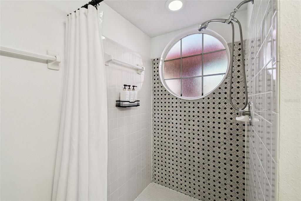 For Sale: $229,000 (3 beds, 2 baths, 1350 Square Feet)