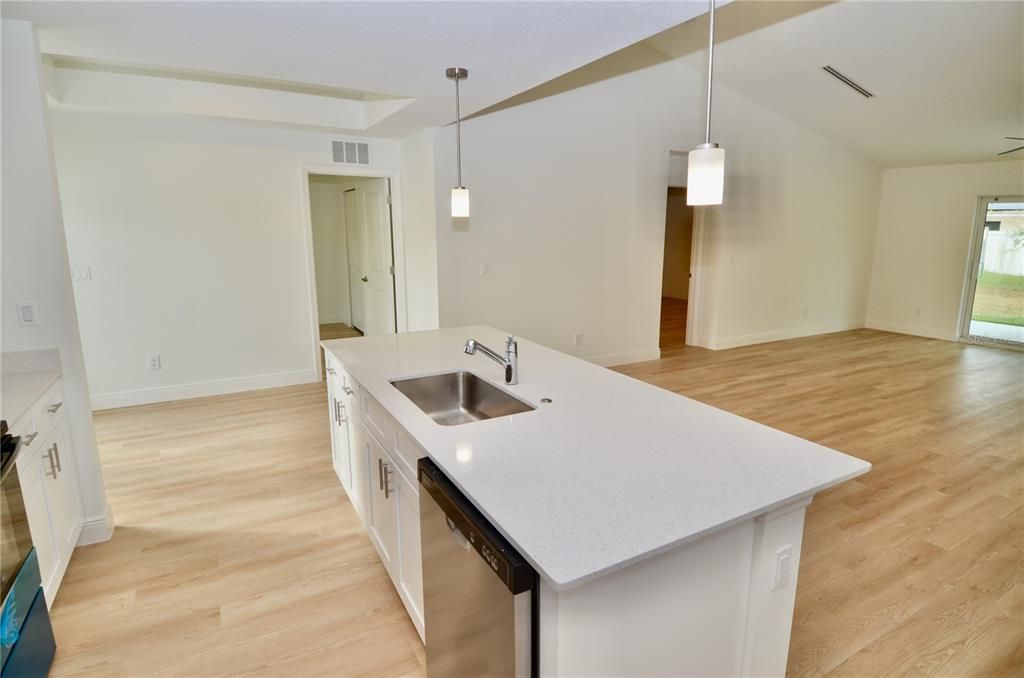 В аренду: $1,990 (4 спален, 2 ванн, 1556 Квадратных фут)