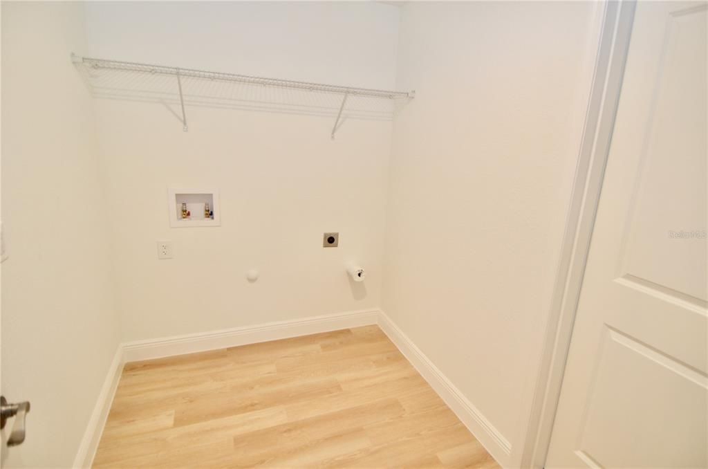 В аренду: $1,990 (4 спален, 2 ванн, 1556 Квадратных фут)