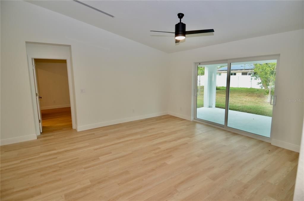 В аренду: $1,990 (4 спален, 2 ванн, 1556 Квадратных фут)