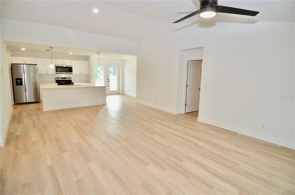 В аренду: $1,990 (4 спален, 2 ванн, 1556 Квадратных фут)