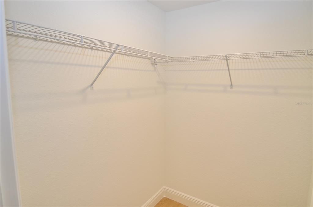 В аренду: $1,990 (4 спален, 2 ванн, 1556 Квадратных фут)