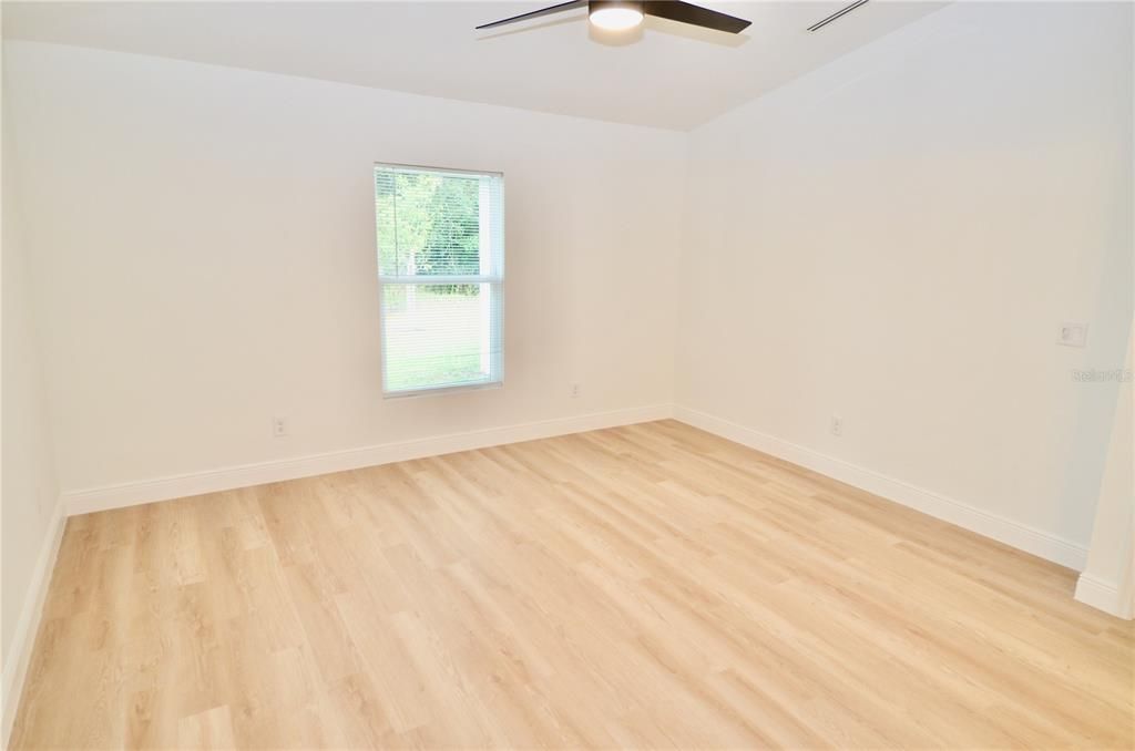 В аренду: $1,990 (4 спален, 2 ванн, 1556 Квадратных фут)