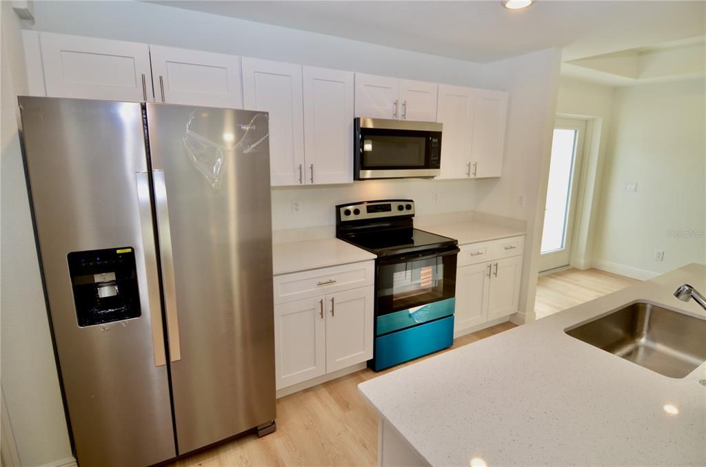 В аренду: $1,990 (4 спален, 2 ванн, 1556 Квадратных фут)