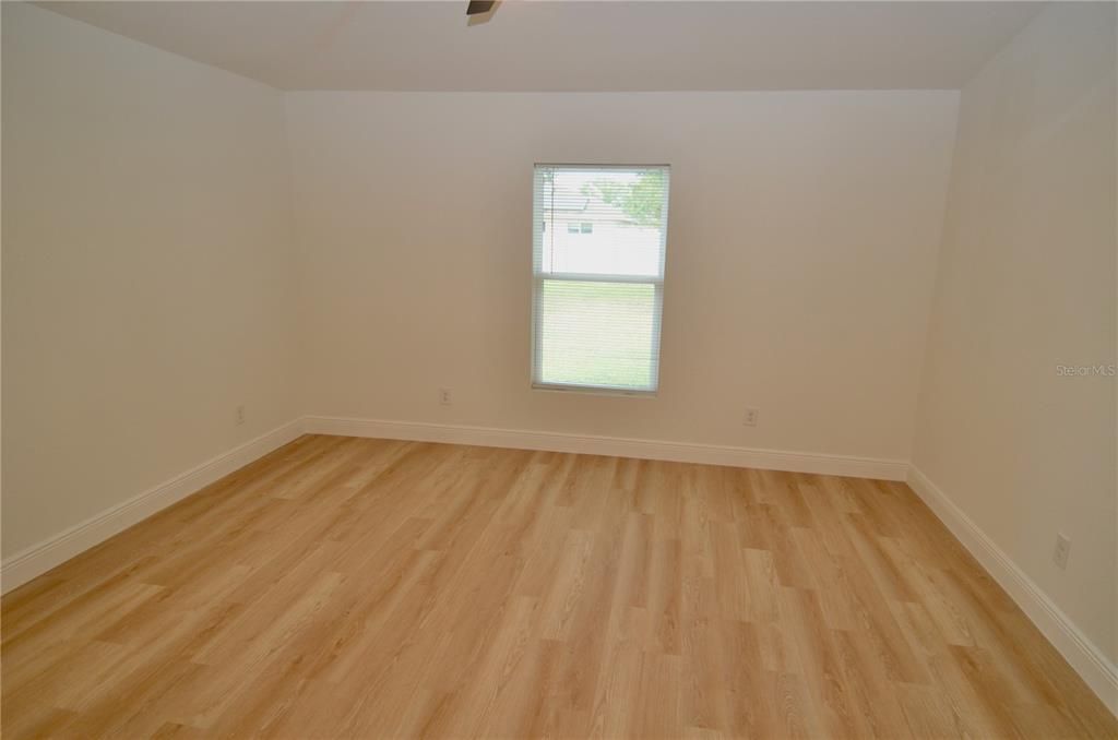 В аренду: $1,990 (4 спален, 2 ванн, 1556 Квадратных фут)