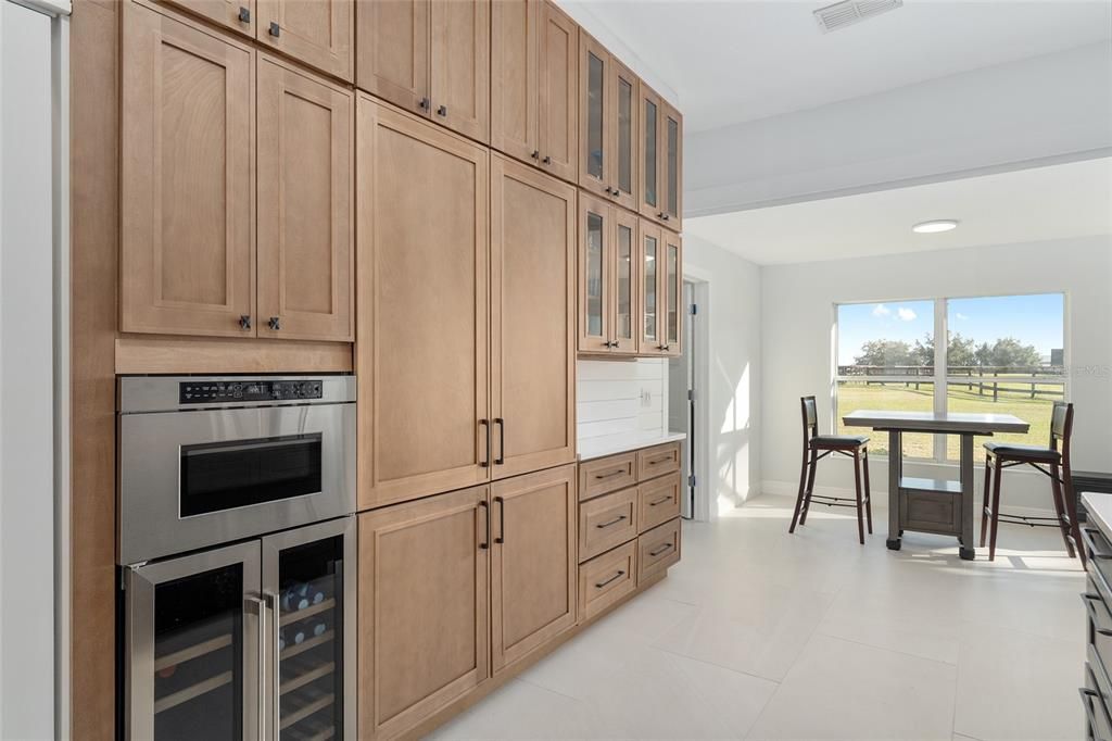 待售: $1,650,000 (4 贝兹, 3 浴室, 2395 平方英尺)