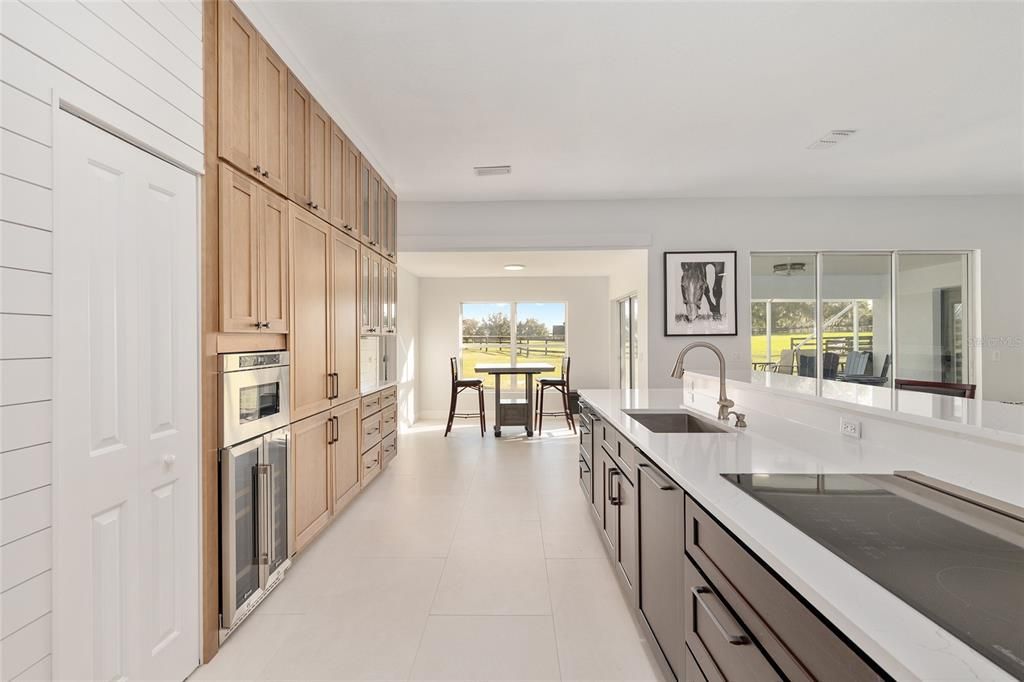 待售: $1,650,000 (4 贝兹, 3 浴室, 2395 平方英尺)