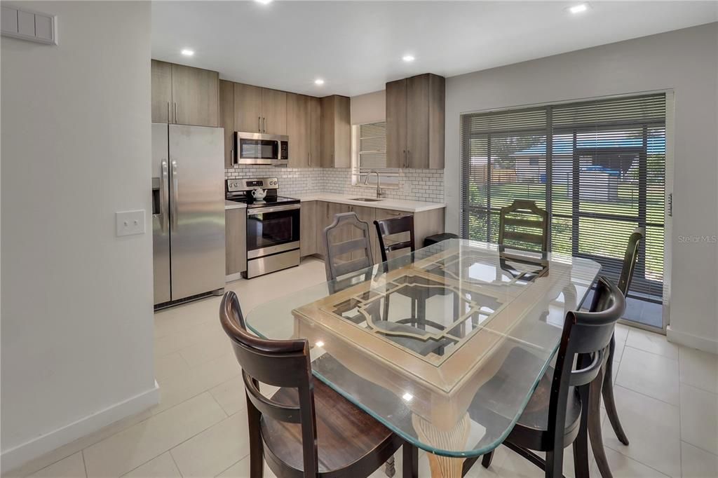 待售: $429,000 (4 贝兹, 0 浴室, 1800 平方英尺)