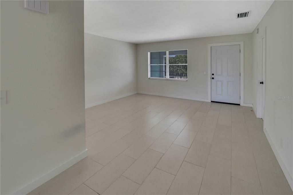 待售: $429,000 (4 贝兹, 0 浴室, 1800 平方英尺)