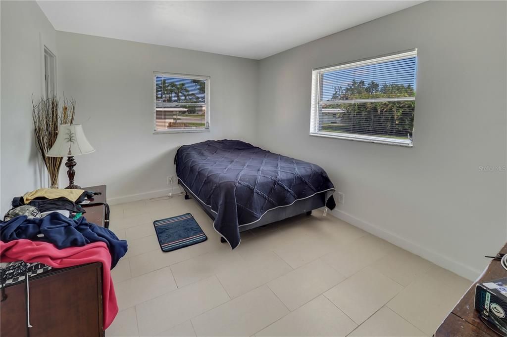 待售: $429,000 (4 贝兹, 0 浴室, 1800 平方英尺)