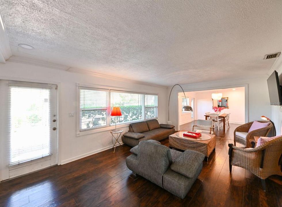 В аренду: $3,800 (5 спален, 3 ванн, 2200 Квадратных фут)